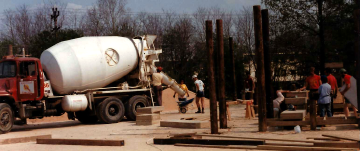 A photo documenting the construction of the Abingdon playground in 1985.